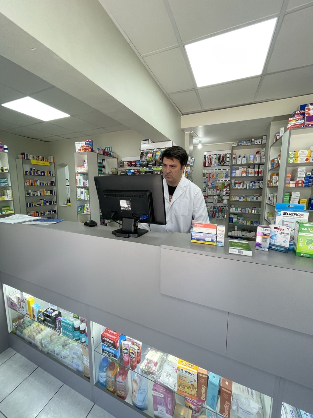 Mesón principal de la farmacia